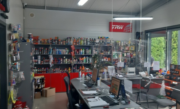 Zdjęcia sklep samochodowy AUTO-PARTS w Dąbrowa Górnicza